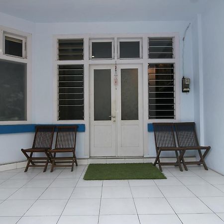 Reddoorz Near Stasiun Lawang Hotel Exterior foto