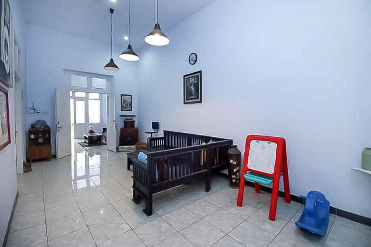 Reddoorz Near Stasiun Lawang Hotel Exterior foto