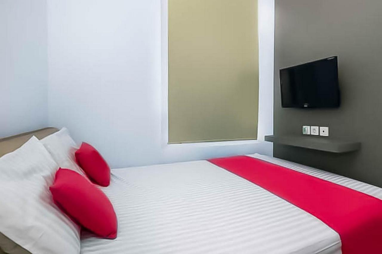 Reddoorz Near Stasiun Lawang Hotel Exterior foto