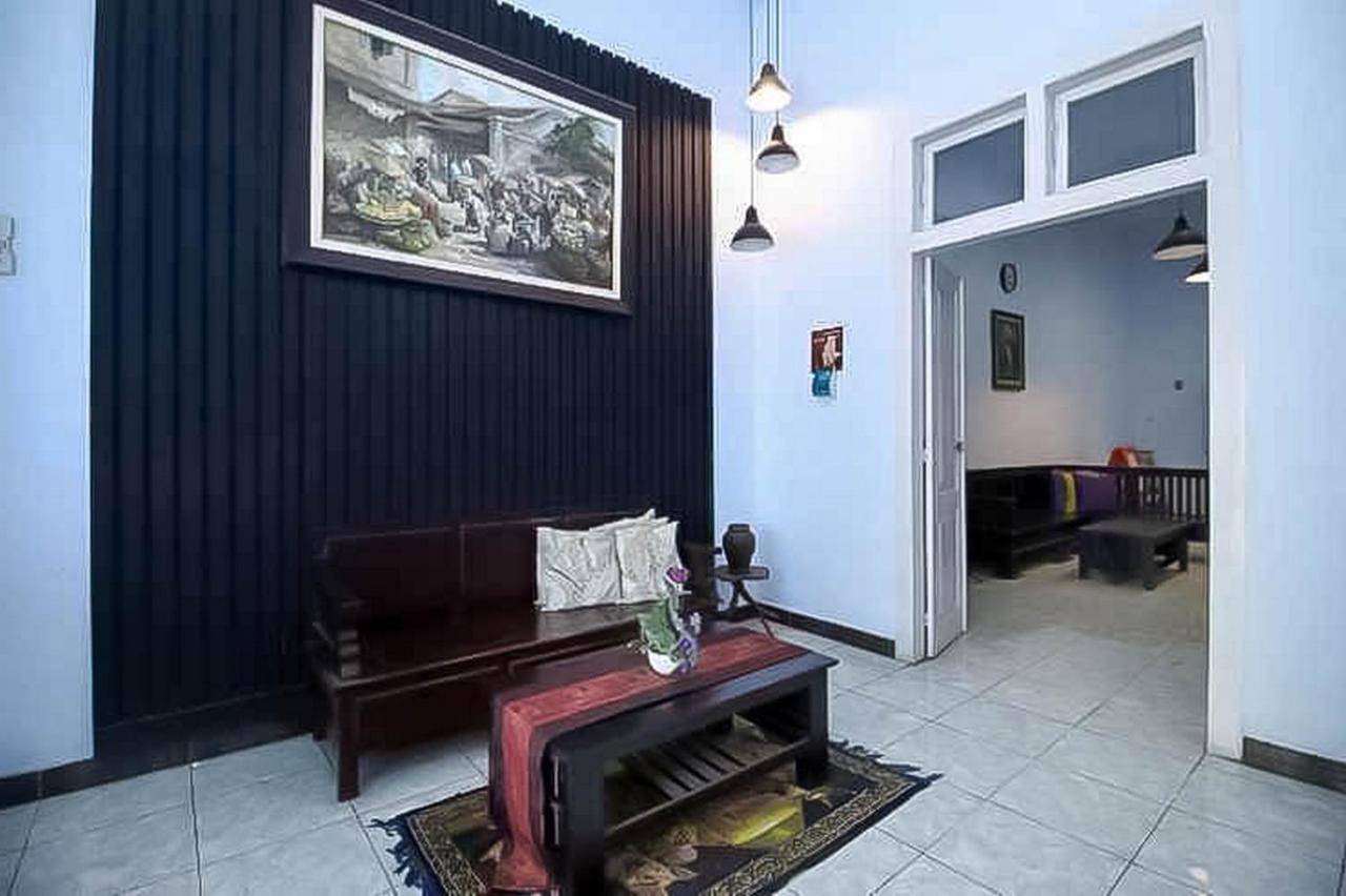 Reddoorz Near Stasiun Lawang Hotel Exterior foto