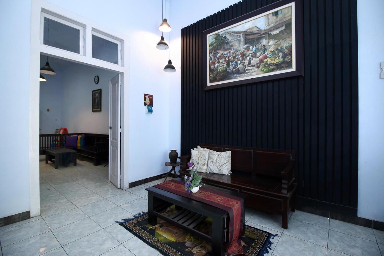 Reddoorz Near Stasiun Lawang Hotel Exterior foto